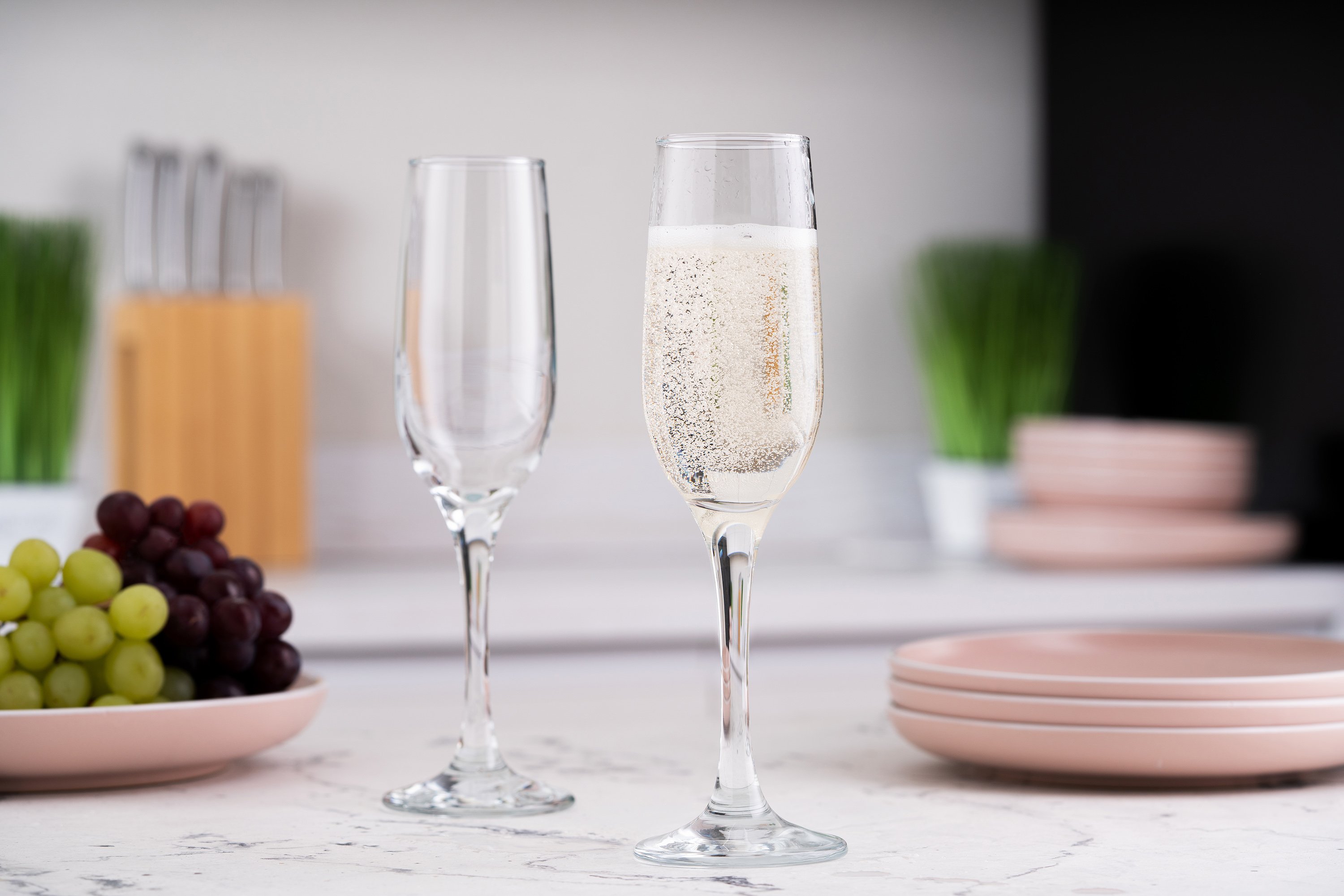 How Your Wine Glass Shape Affects Taste