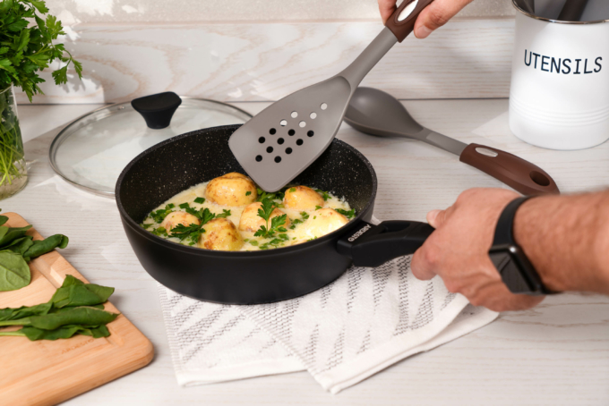 ARDESTO Deep Fry pan with lid Gemini Livorno, 26cm, aluminium, black AR1226A