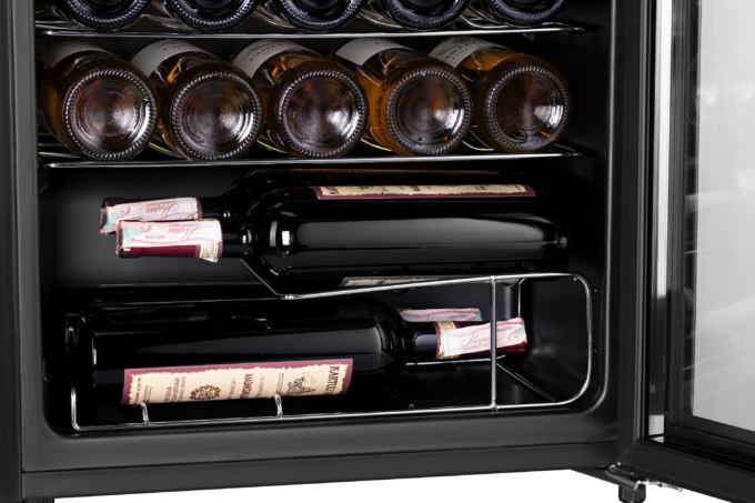 ARDESTO Wine cooler, 84.2x48x44, freez.-96L, 1 zone, bottles -34, ST, display int, black