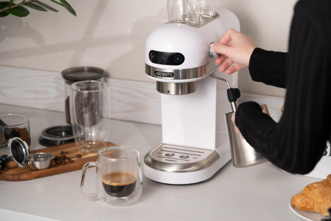 ARDESTO coffe maker carob YCM-E1500, 1.4L, ground, hand capuchino maker, cup warmer, white