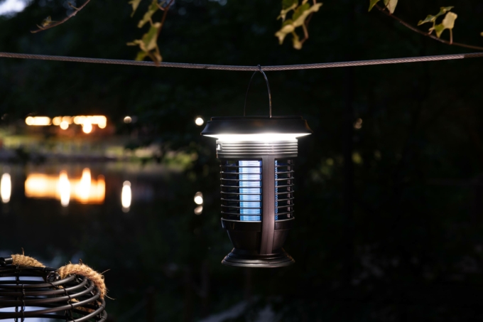 ARDESTO mosquito killer lantern, 5W, 14 hours oper. time, 6000-6500K, solar powered, battery cap. 2000 mAh, USB-C/USB-A, black