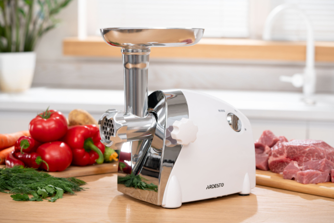 ARDESTO Meat grinder, 2000W, prod.-1.9kg/min, 3 cutting plates+for sausag.plates, 3 vegetable slicer, plastik, black-silver