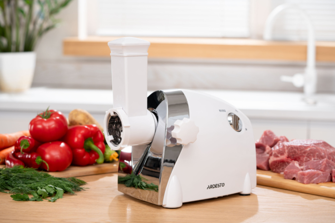 ARDESTO Meat grinder, 2000W, prod.-1.9kg/min, 3 cutting plates+for sausag.plates, 3 vegetable slicer, plastik, black-silver