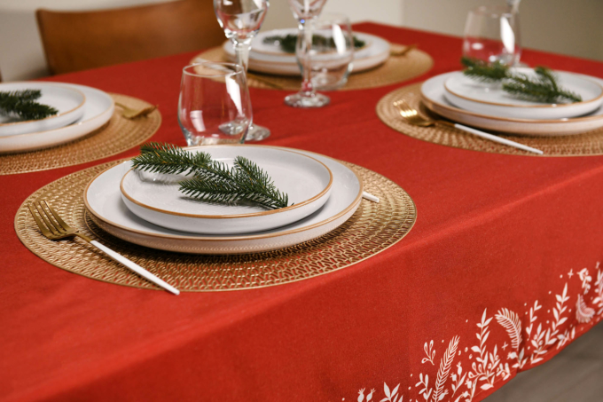 ARDESTO Tablecloth Happy Holidays 120х140cm, 90% polyester, 10% cotton, red