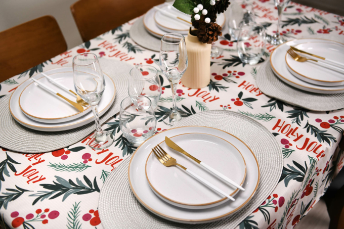 ARDESTO Tablecloth Happy Holidays 140х180cm, 90% polyester, 10% cotton, white holly