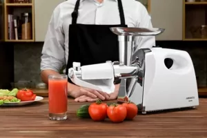 ARDESTO Meat grinder, 1800W, prod.-2kg/min, 3 cutting plates+for sausag.plates, tomato juicer, plastik, white-silver