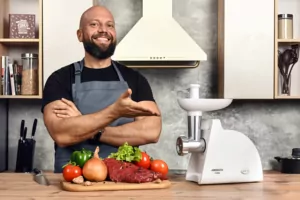 ARDESTO Meat grinder, 1700W, prod.-1.6kg/min, 2 cutting plates+for sausag.plates, plastik, white