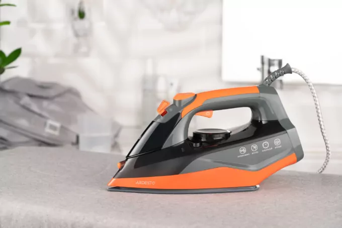 ARDESTO Iron IR-C2233-GR, 2200W, 340ml, steam boost, ceramic soleplate, black-orange